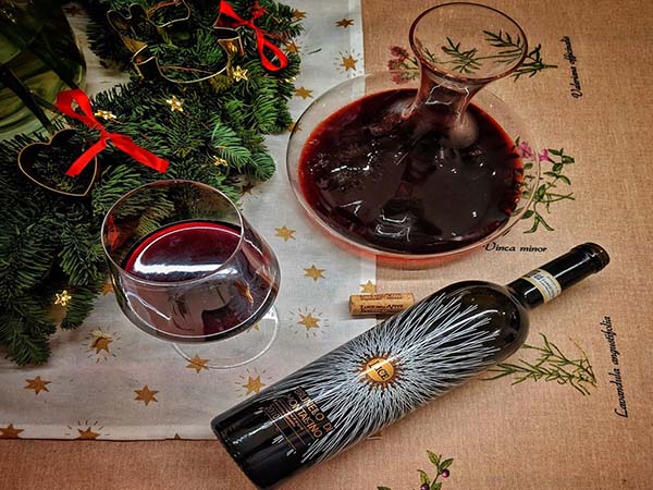 Rượu vang Luce Brunello Di Montalcino Rượu vang Luce Brunello Di Montalcino