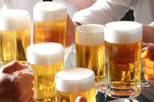 Nhiều người cùng thắc mắc uống rượu vang có say không?