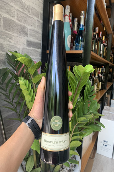 ruou-vang-moscato-dasti-araldica-docg-ngon-duoc-yeu-thich-nhat Rượu vang ngọt Moscato D’asti Araldica DOCG